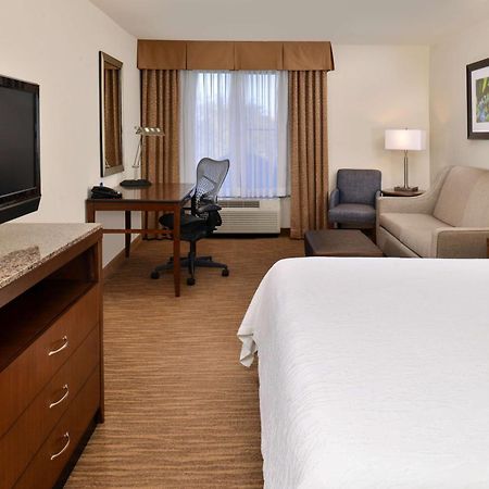 Hilton Garden Inn Addison Bagian luar foto