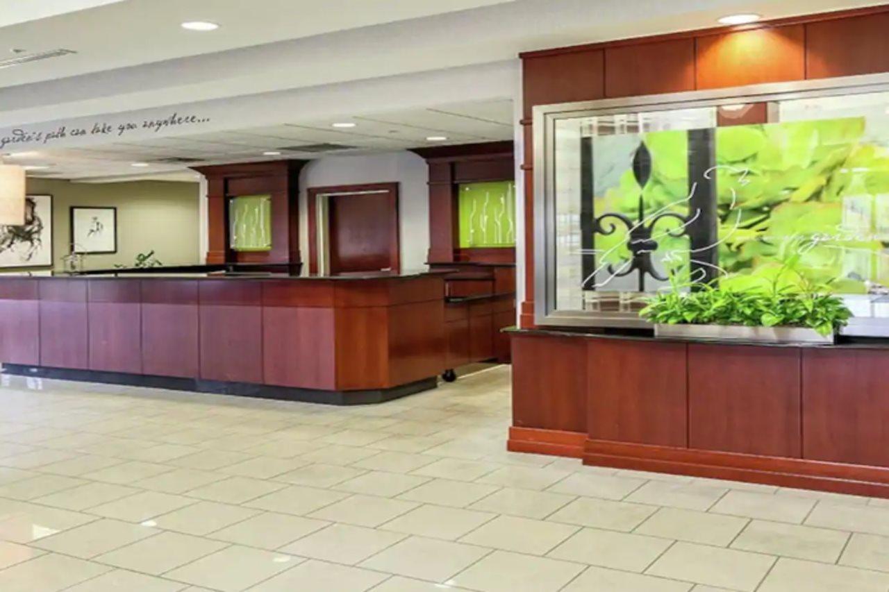 Hilton Garden Inn Addison Bagian luar foto