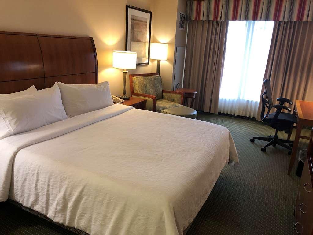 Hilton Garden Inn Addison Ruang foto