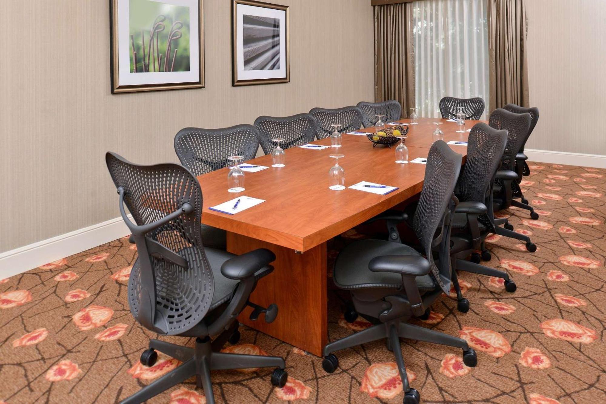 Hilton Garden Inn Addison Bagian luar foto