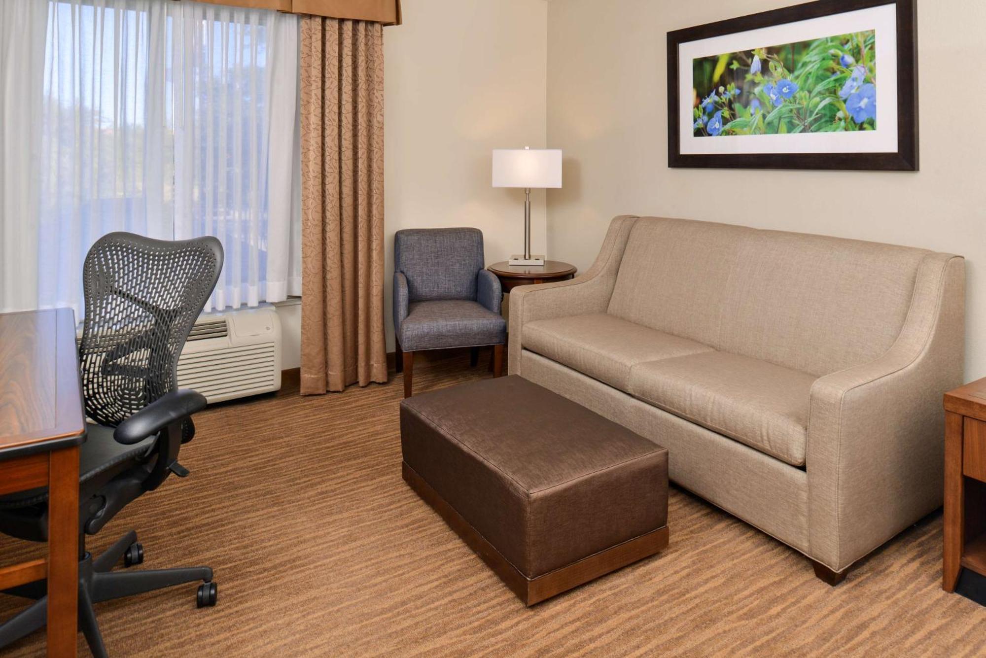 Hilton Garden Inn Addison Bagian luar foto