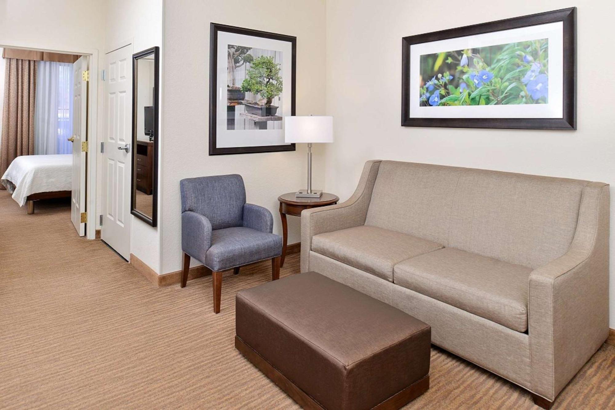 Hilton Garden Inn Addison Bagian luar foto