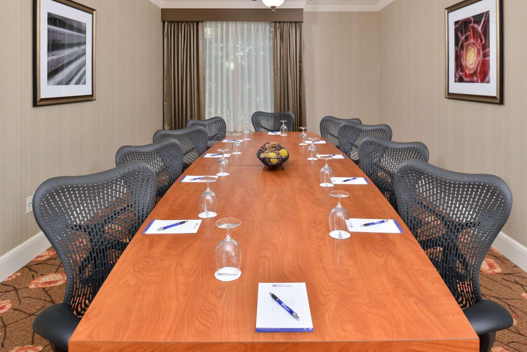 Hilton Garden Inn Addison Bagian luar foto