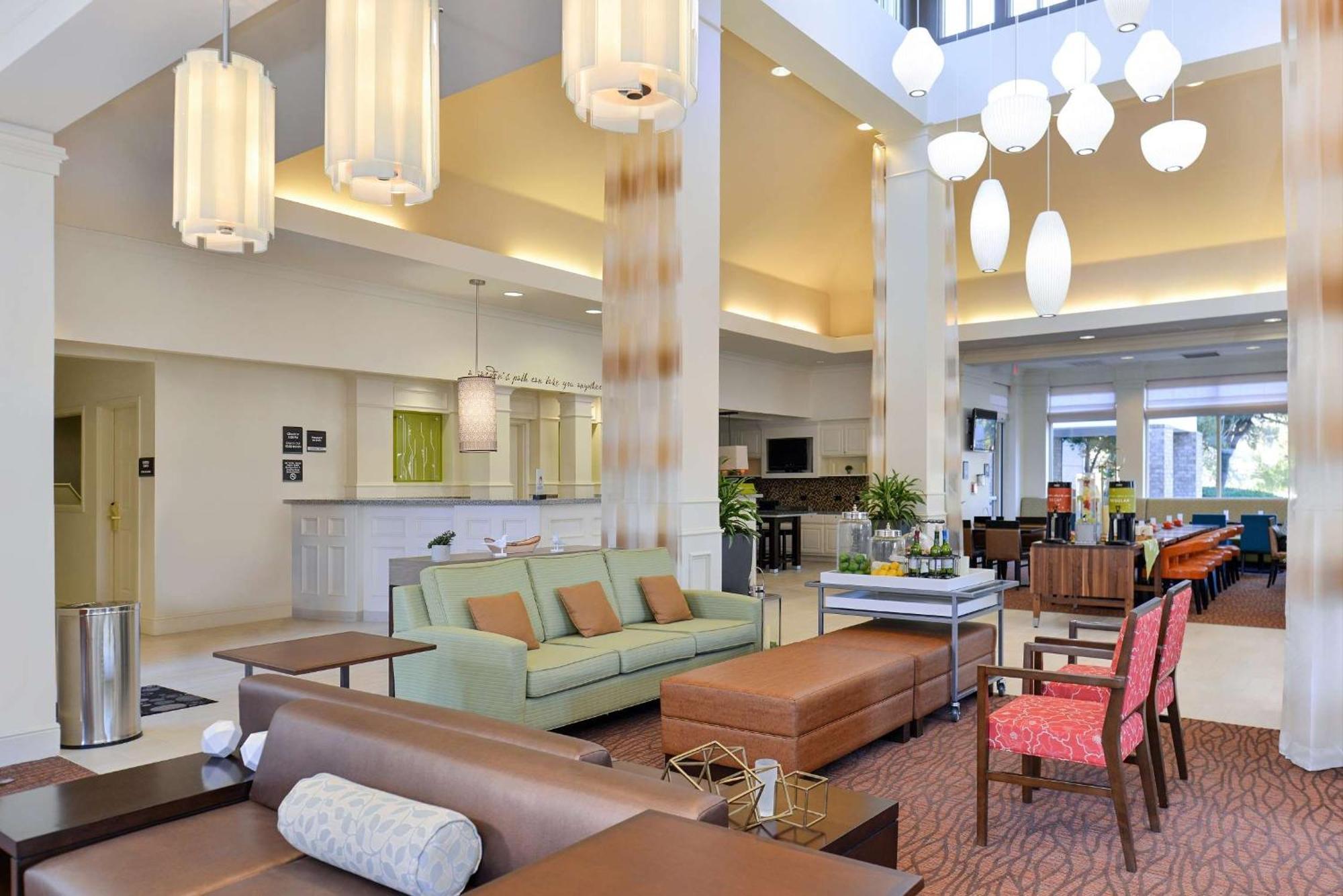 Hilton Garden Inn Addison Bagian luar foto