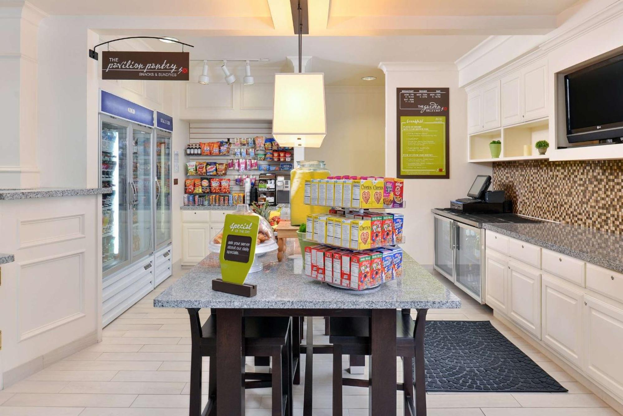 Hilton Garden Inn Addison Bagian luar foto