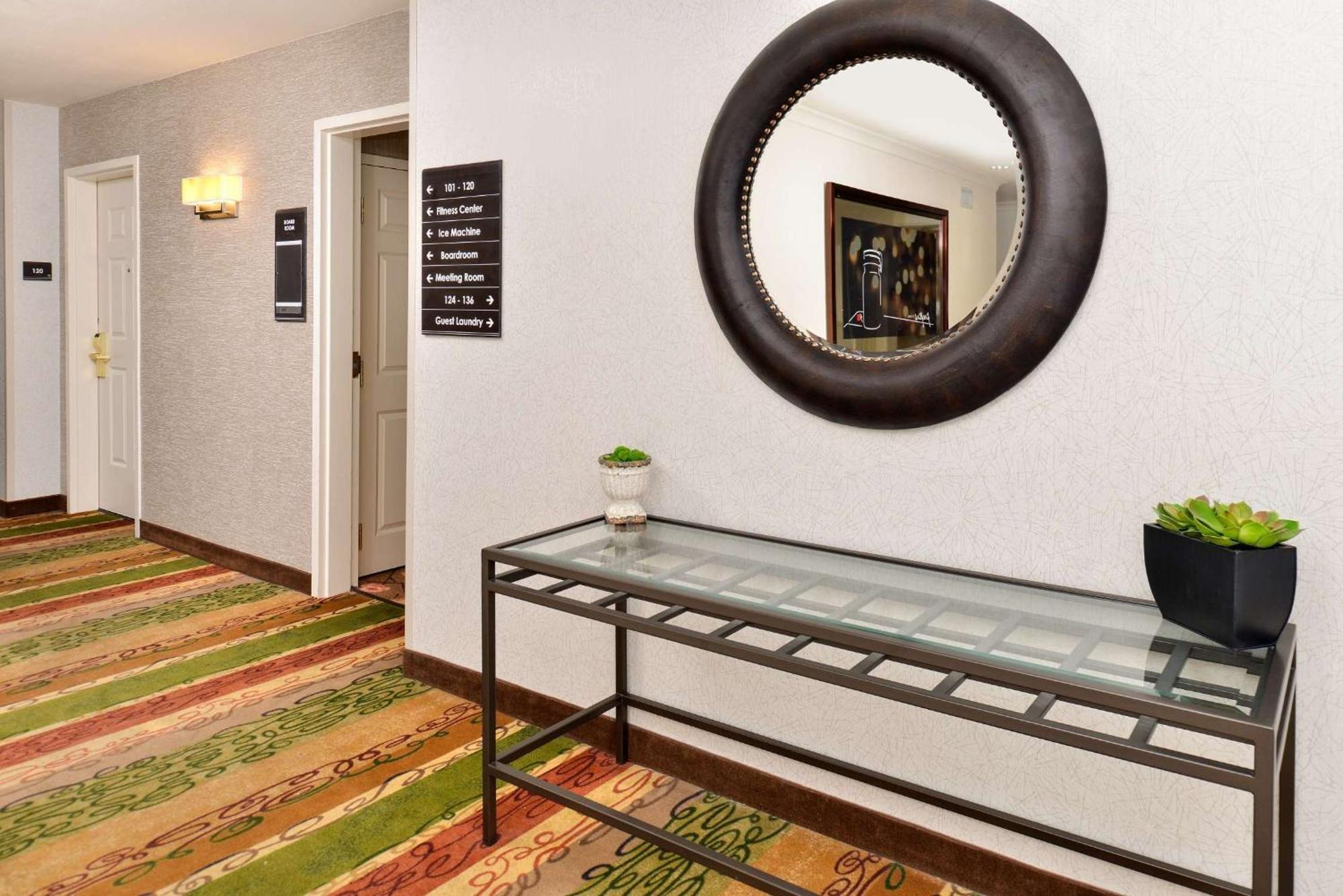 Hilton Garden Inn Addison Bagian luar foto